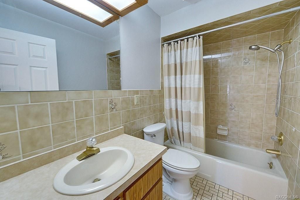 En Venta: $354,950 (3 camas, 3 baños, 2640 Pies cuadrados)