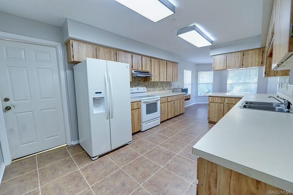 En Venta: $354,950 (3 camas, 3 baños, 2640 Pies cuadrados)