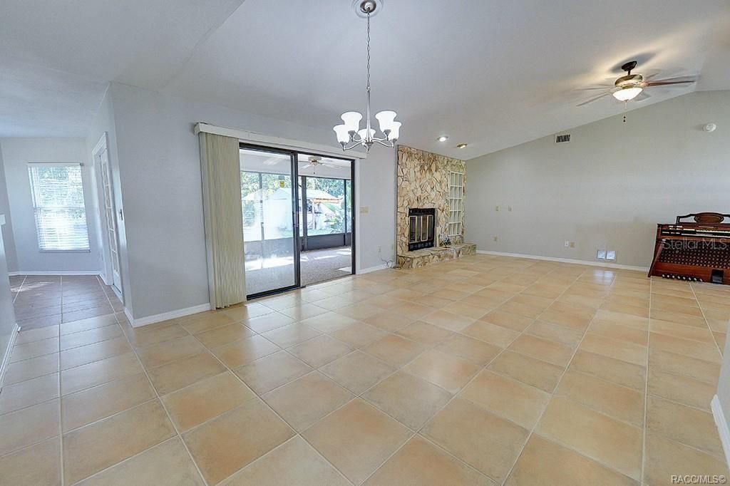 En Venta: $354,950 (3 camas, 3 baños, 2640 Pies cuadrados)