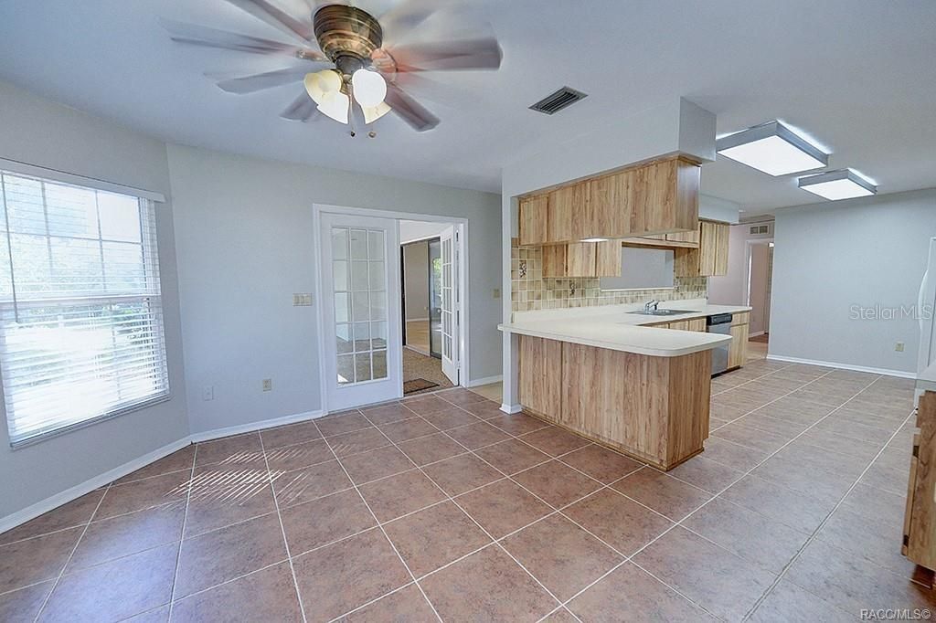 En Venta: $354,950 (3 camas, 3 baños, 2640 Pies cuadrados)