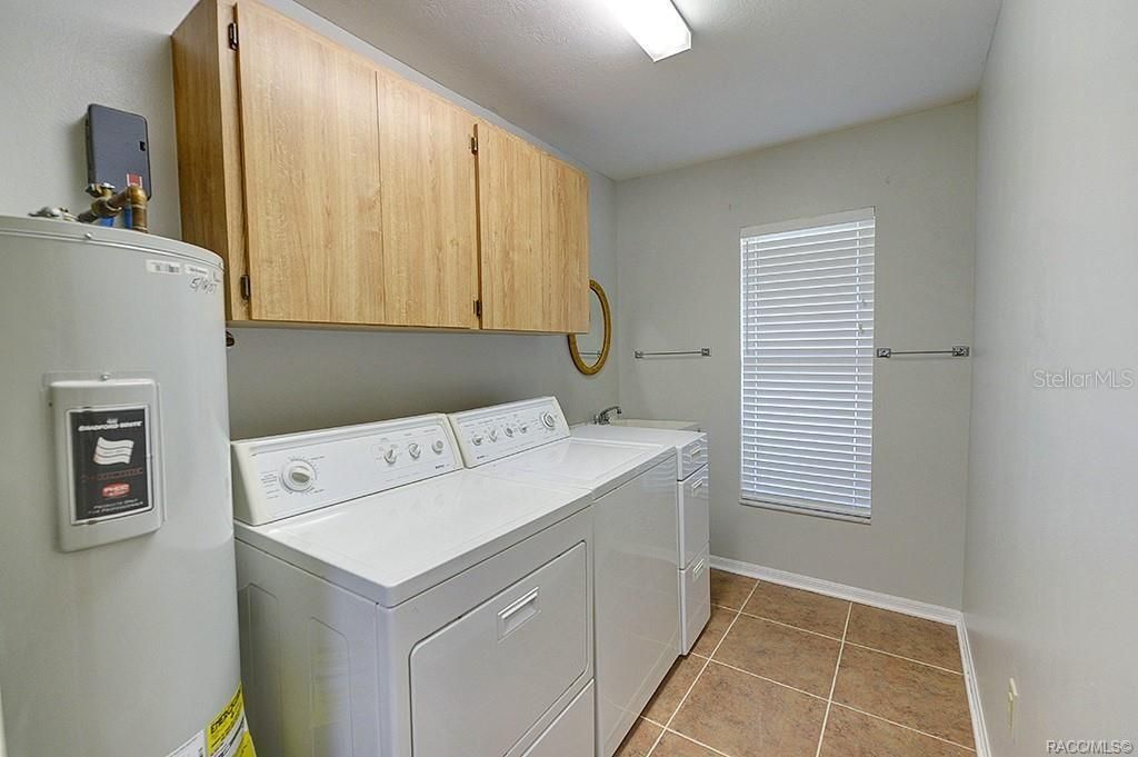 En Venta: $354,950 (3 camas, 3 baños, 2640 Pies cuadrados)