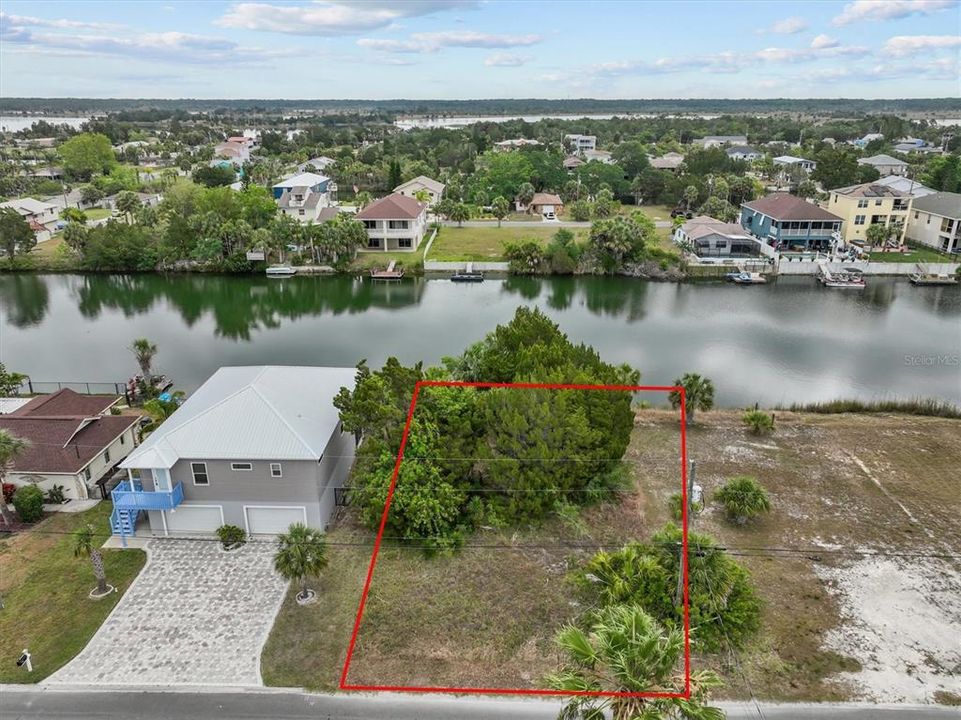 На продажу: $150,000 (0.14 acres)