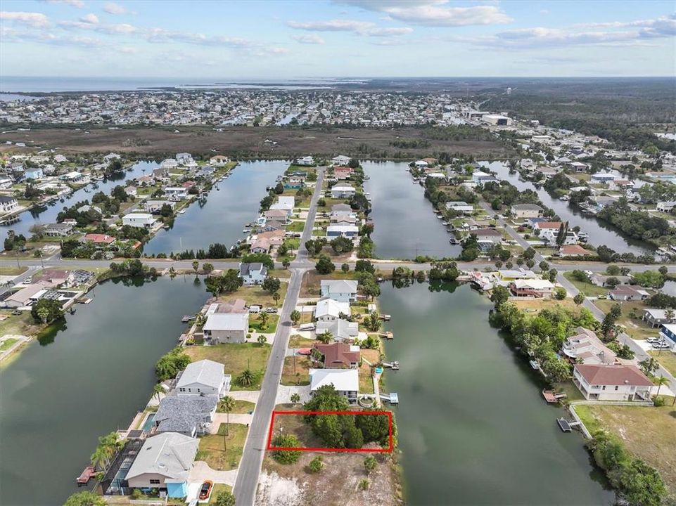 На продажу: $150,000 (0.14 acres)