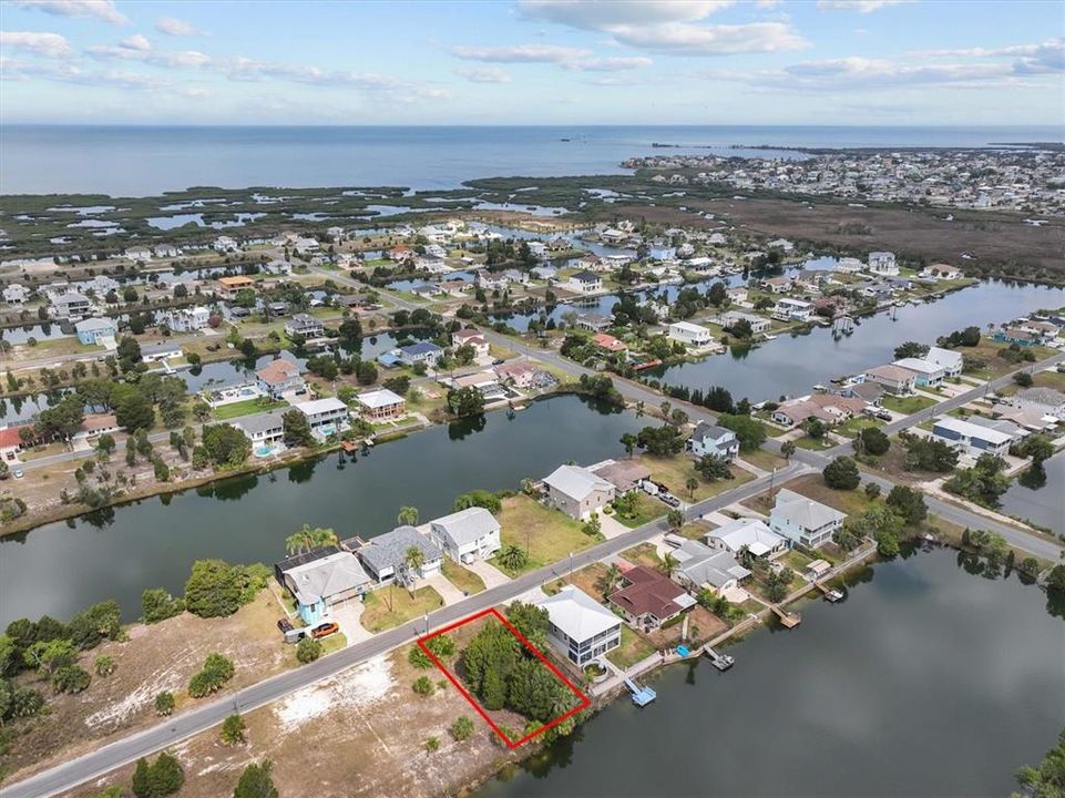 На продажу: $150,000 (0.14 acres)