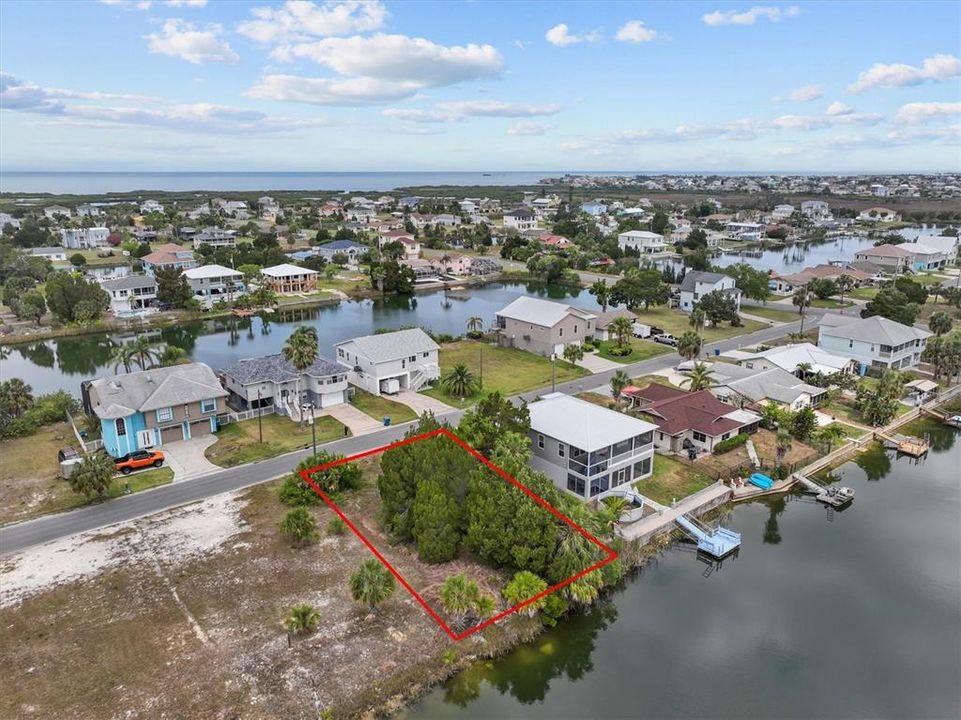 На продажу: $150,000 (0.14 acres)