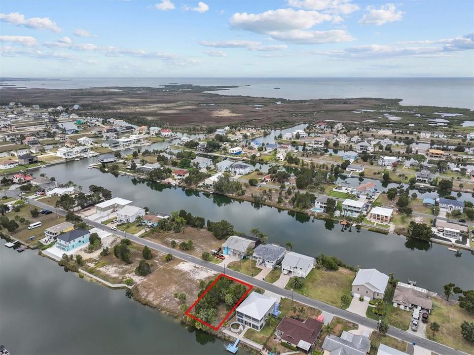 На продажу: $150,000 (0.14 acres)