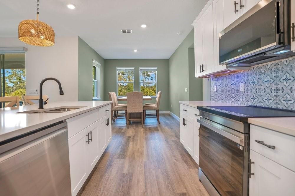 На продажу: $589,900 (4 спален, 3 ванн, 2787 Квадратных фут)