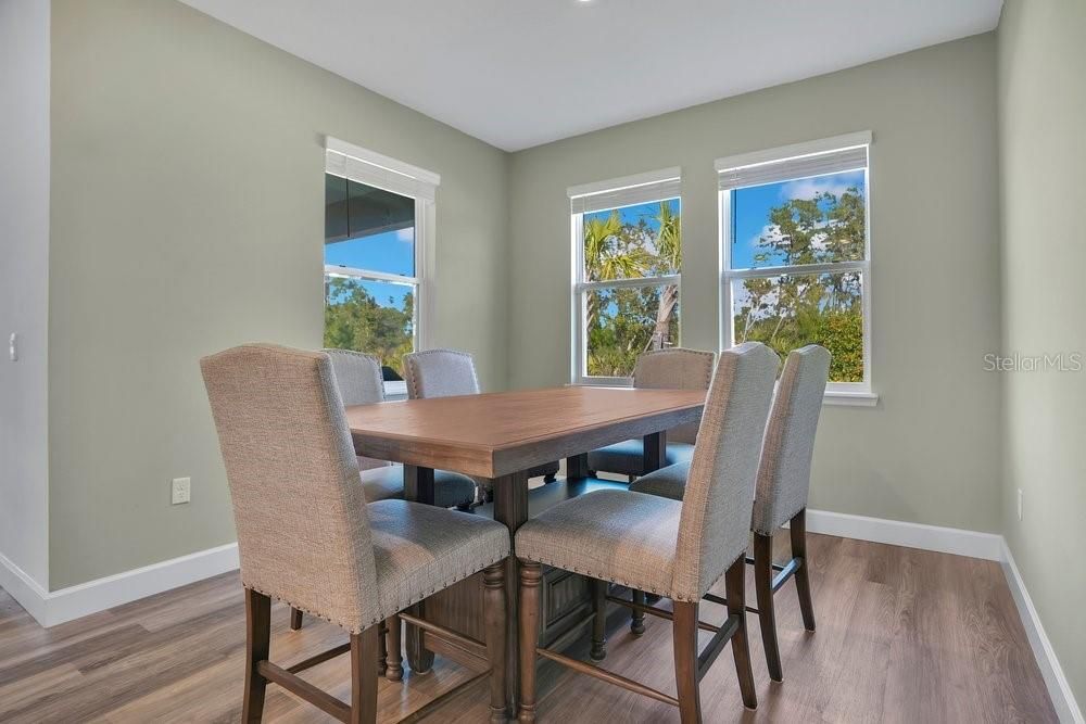 На продажу: $589,900 (4 спален, 3 ванн, 2787 Квадратных фут)