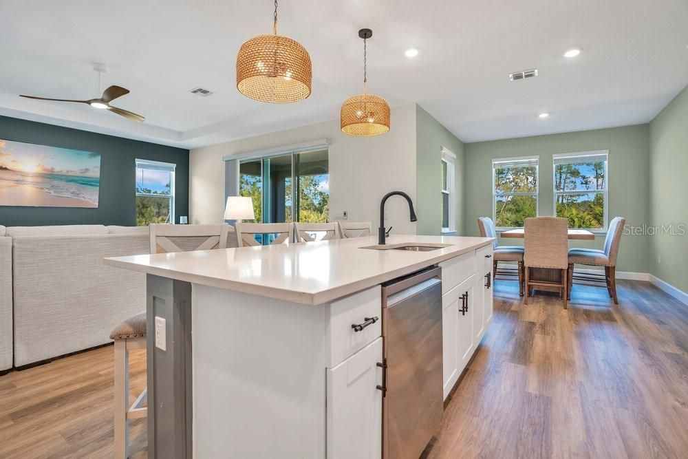 На продажу: $589,900 (4 спален, 3 ванн, 2787 Квадратных фут)