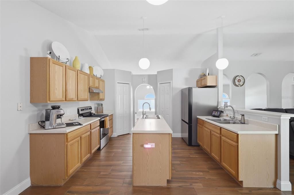 For Sale: $399,000 (4 beds, 2 baths, 2236 Square Feet)