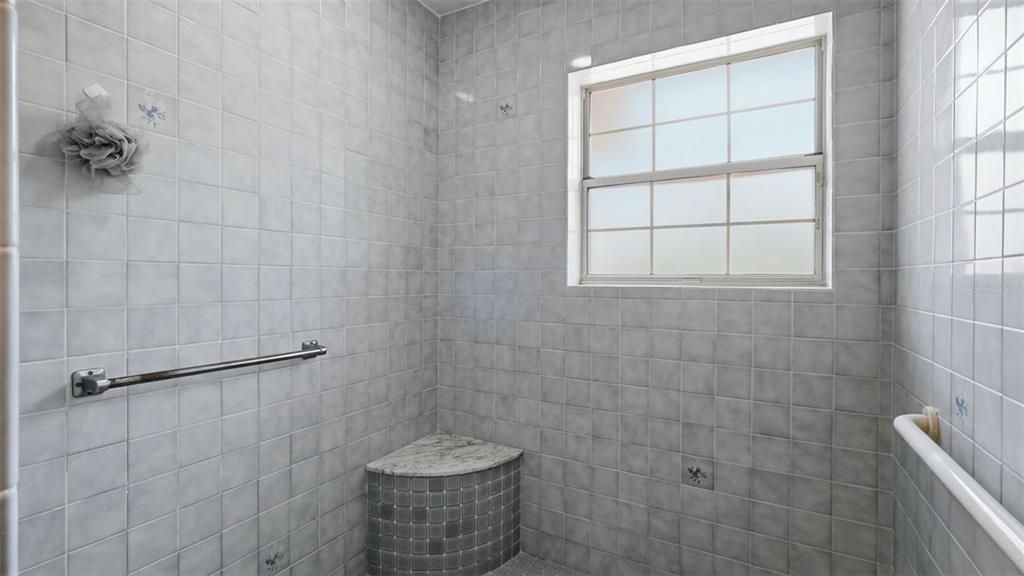 На продажу: $449,900 (3 спален, 2 ванн, 1968 Квадратных фут)