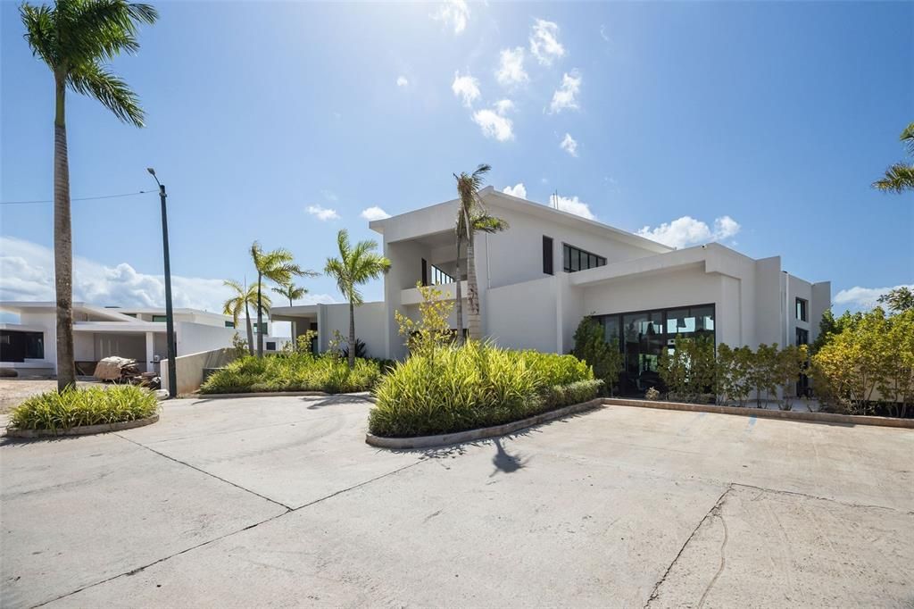 Active With Contract: $899,000 (4 beds, 2 baths, 2529 Square Feet)