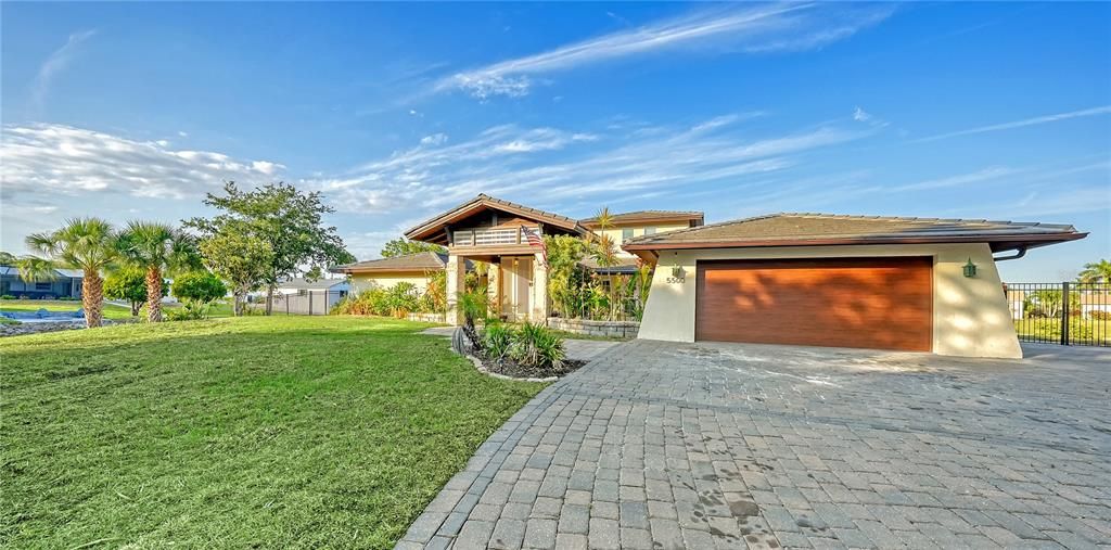 For Sale: $1,685,000 (4 beds, 4 baths, 2790 Square Feet)