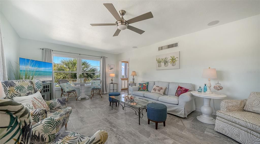 Active With Contract: $535,000 (2 beds, 2 baths, 1376 Square Feet)