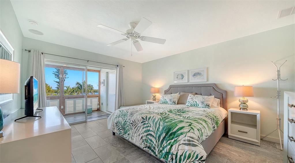 Active With Contract: $535,000 (2 beds, 2 baths, 1376 Square Feet)