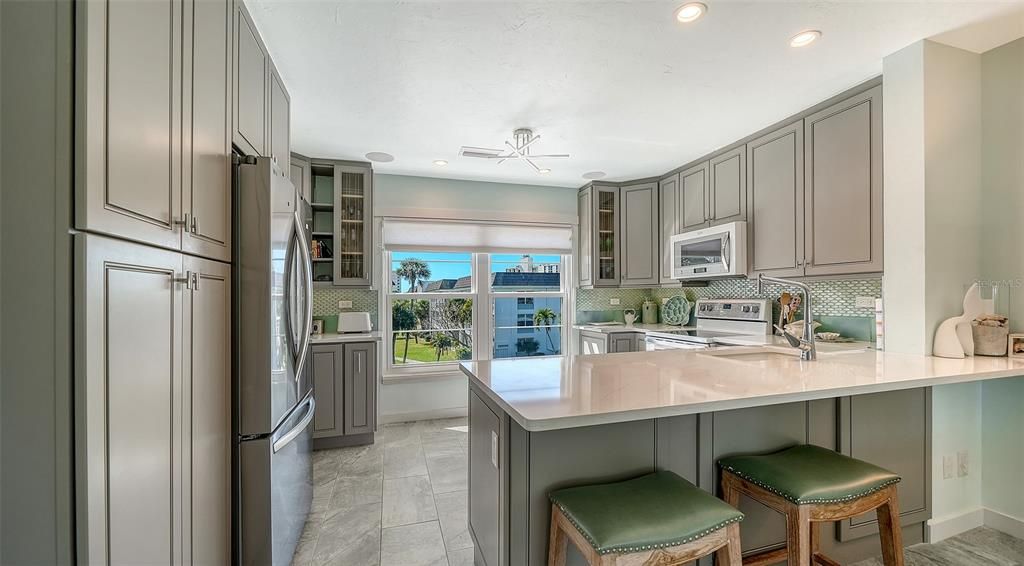 Active With Contract: $535,000 (2 beds, 2 baths, 1376 Square Feet)