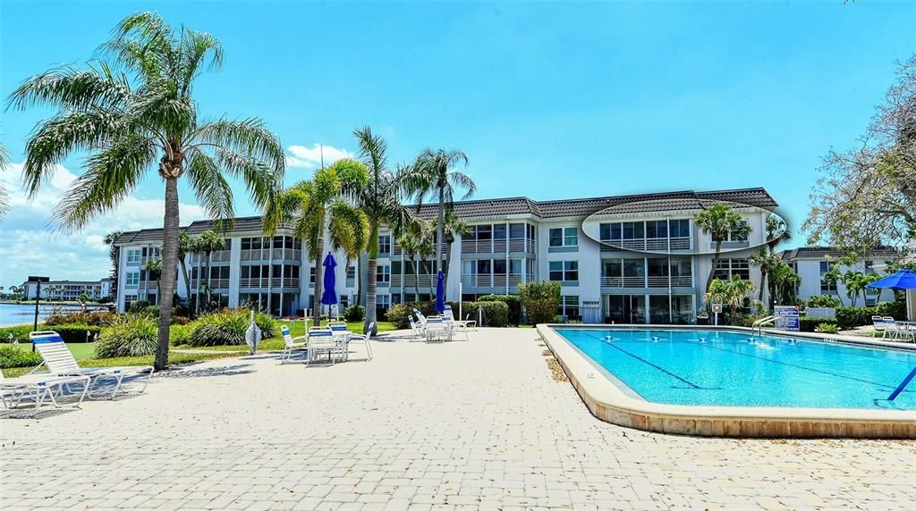Active With Contract: $535,000 (2 beds, 2 baths, 1376 Square Feet)