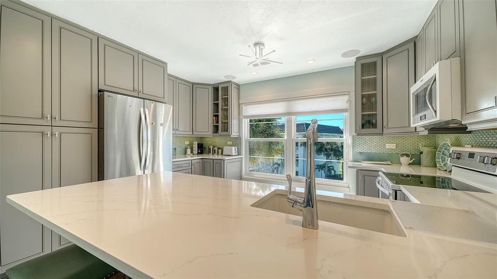 Active With Contract: $535,000 (2 beds, 2 baths, 1376 Square Feet)