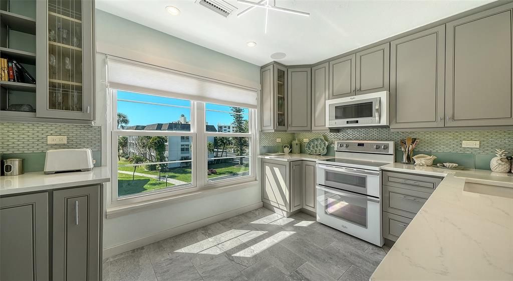 Active With Contract: $535,000 (2 beds, 2 baths, 1376 Square Feet)