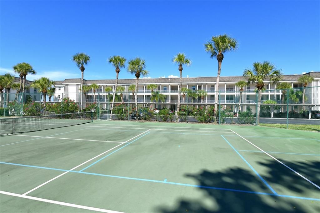 Active With Contract: $535,000 (2 beds, 2 baths, 1376 Square Feet)