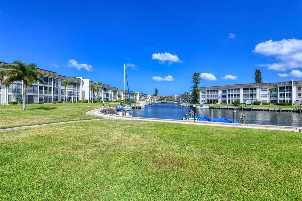 Active With Contract: $535,000 (2 beds, 2 baths, 1376 Square Feet)