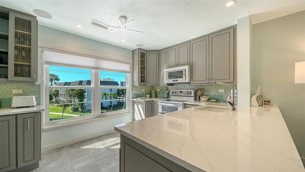 Active With Contract: $535,000 (2 beds, 2 baths, 1376 Square Feet)