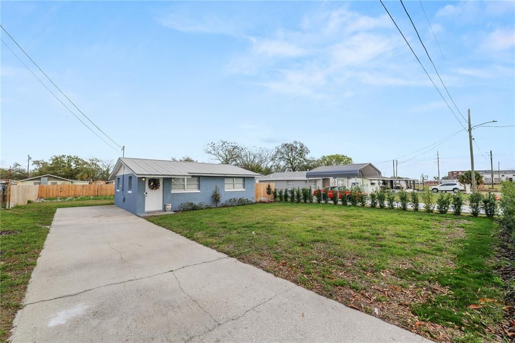 For Sale: $159,000 (2 beds, 1 baths, 672 Square Feet)