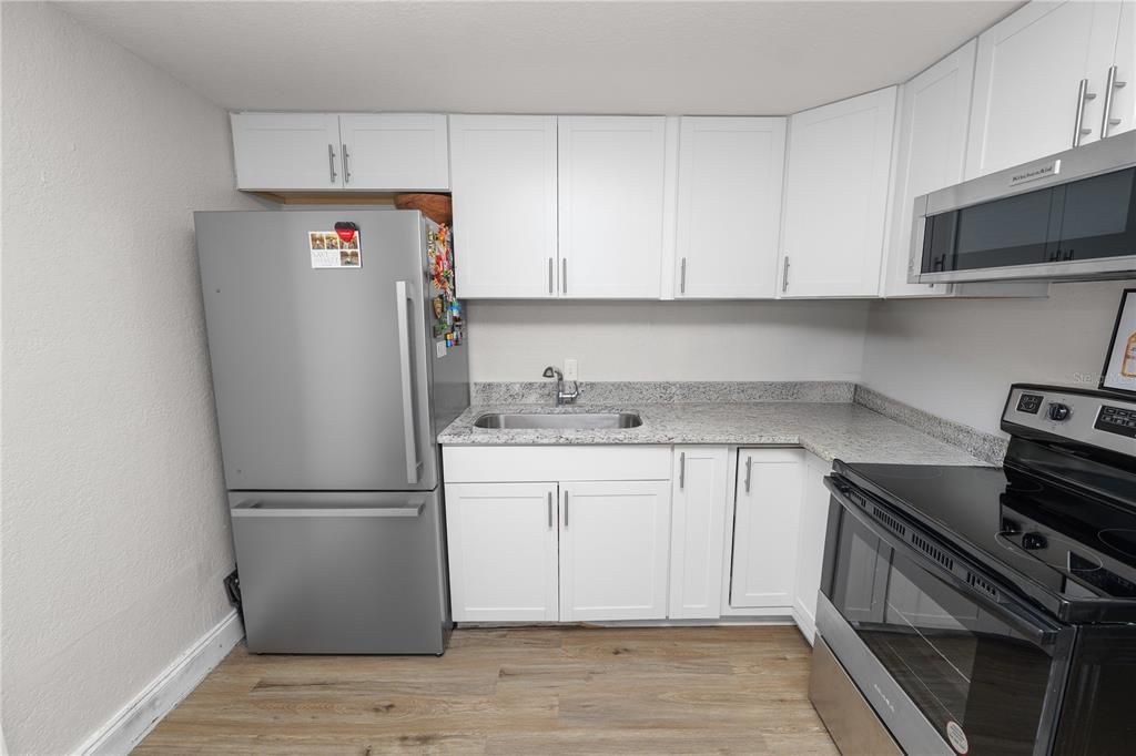 For Sale: $159,000 (2 beds, 1 baths, 672 Square Feet)