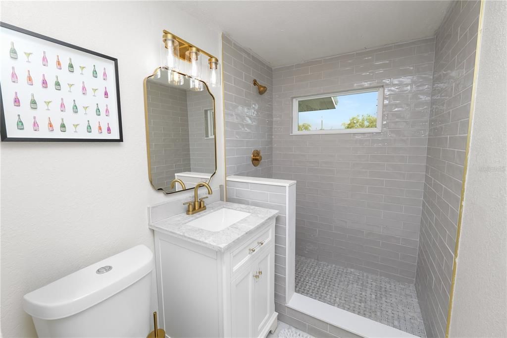 For Sale: $159,000 (2 beds, 1 baths, 672 Square Feet)
