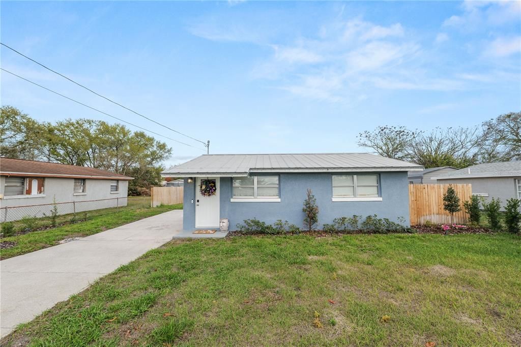 For Sale: $159,000 (2 beds, 1 baths, 672 Square Feet)