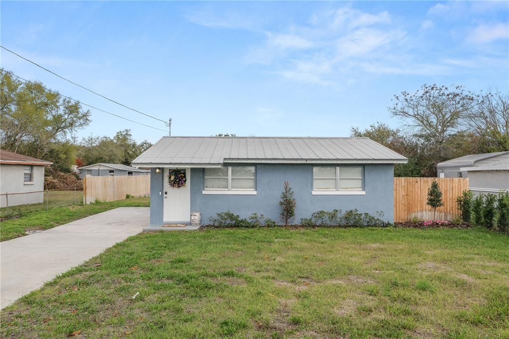 For Sale: $159,000 (2 beds, 1 baths, 672 Square Feet)