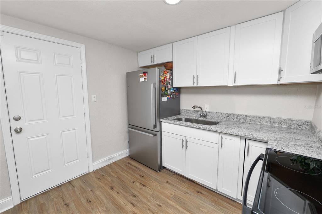 For Sale: $159,000 (2 beds, 1 baths, 672 Square Feet)
