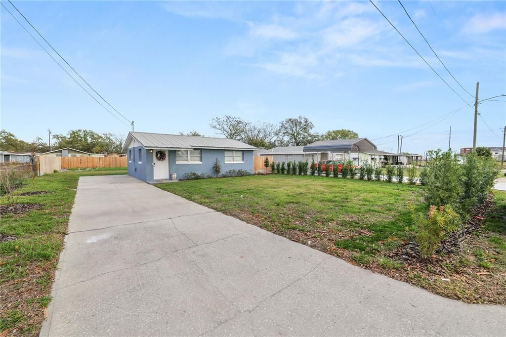 For Sale: $159,000 (2 beds, 1 baths, 672 Square Feet)