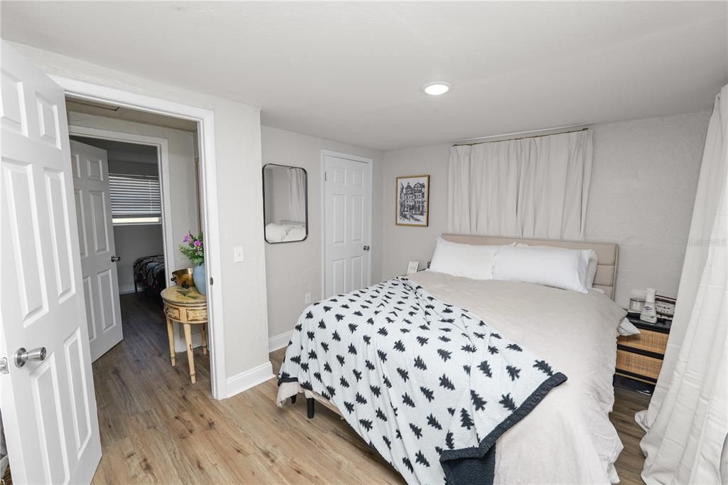 For Sale: $159,000 (2 beds, 1 baths, 672 Square Feet)
