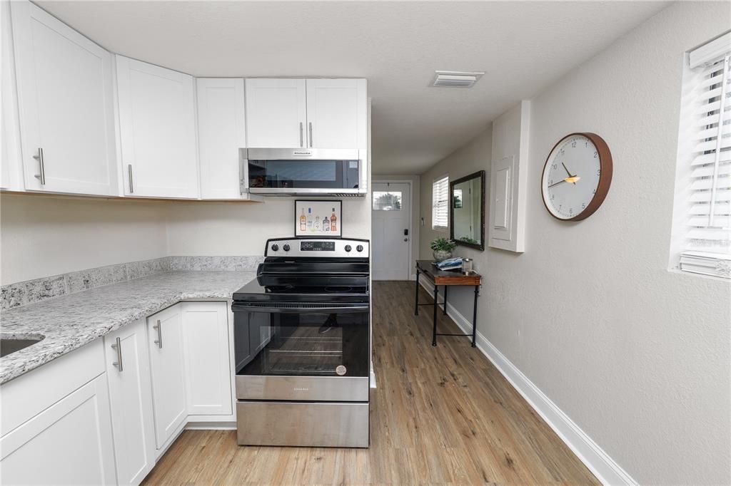For Sale: $159,000 (2 beds, 1 baths, 672 Square Feet)