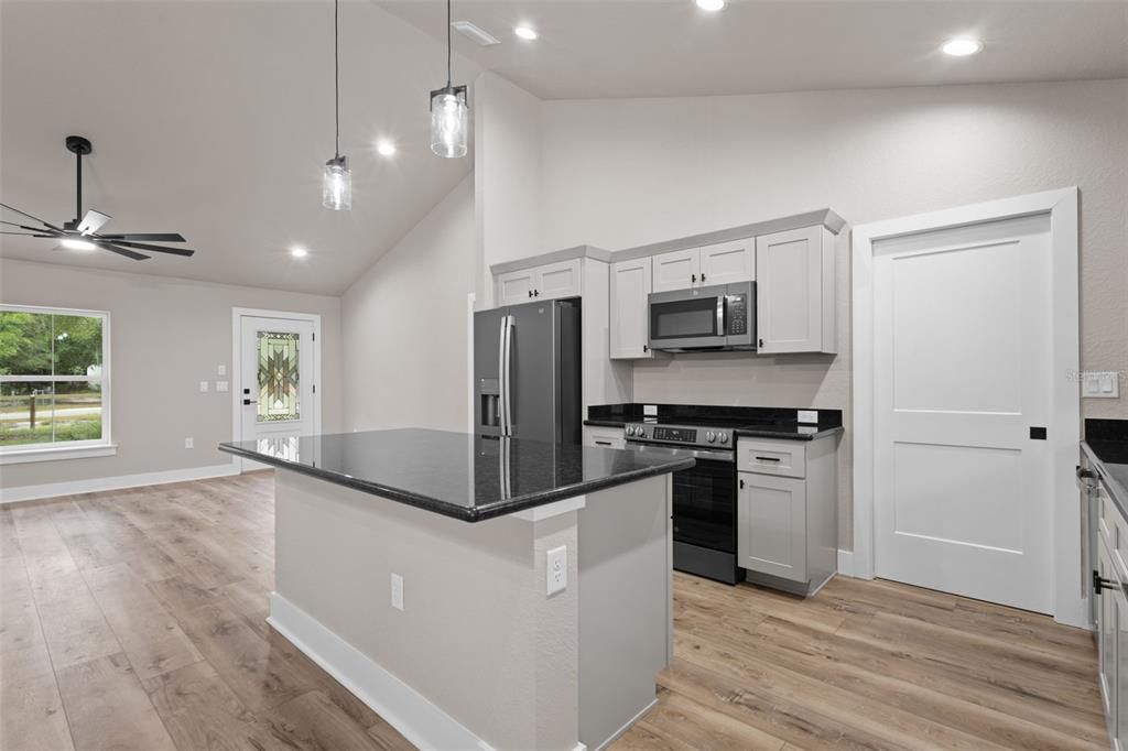 На продажу: $329,900 (3 спален, 2 ванн, 1502 Квадратных фут)