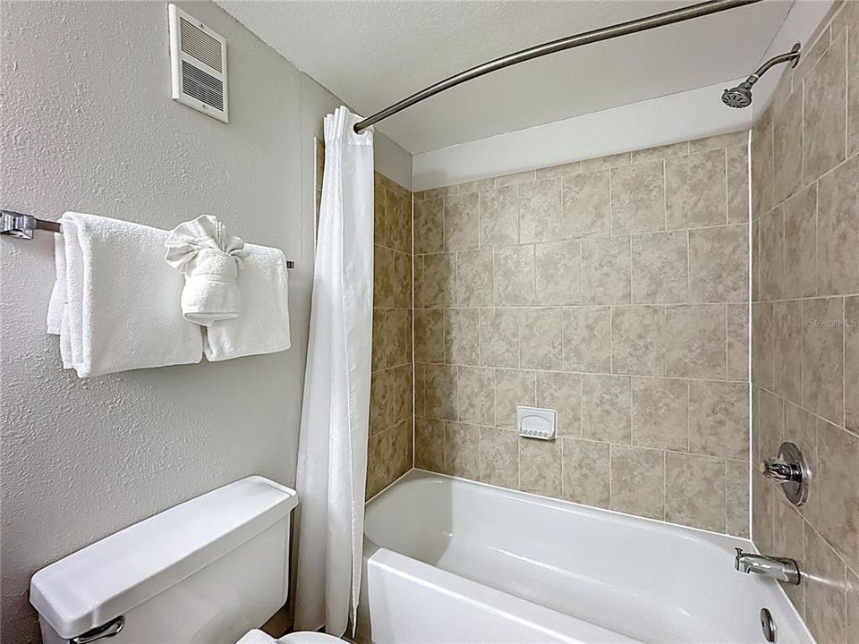 En Venta: $109,900 (2 camas, 2 baños, 806 Pies cuadrados)
