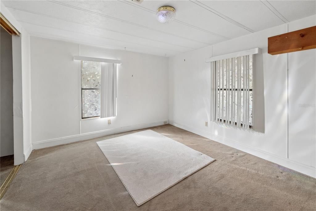 待售: $145,000 (2 贝兹, 2 浴室, 924 平方英尺)