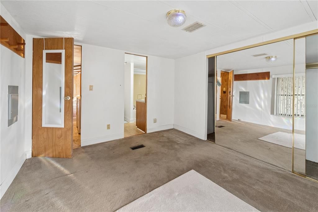 待售: $145,000 (2 贝兹, 2 浴室, 924 平方英尺)