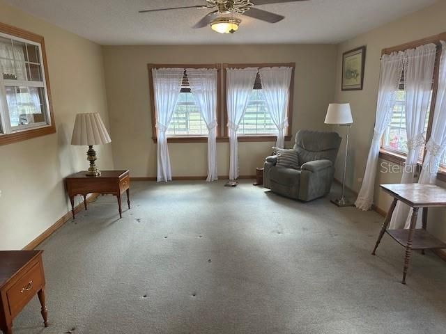 En Venta: $649,000 (4 camas, 3 baños, 2096 Pies cuadrados)