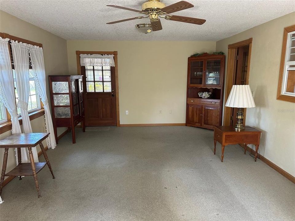 En Venta: $649,000 (4 camas, 3 baños, 2096 Pies cuadrados)