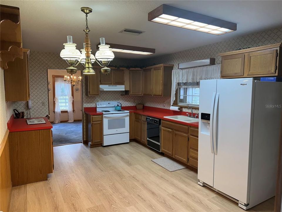 En Venta: $649,000 (4 camas, 3 baños, 2096 Pies cuadrados)