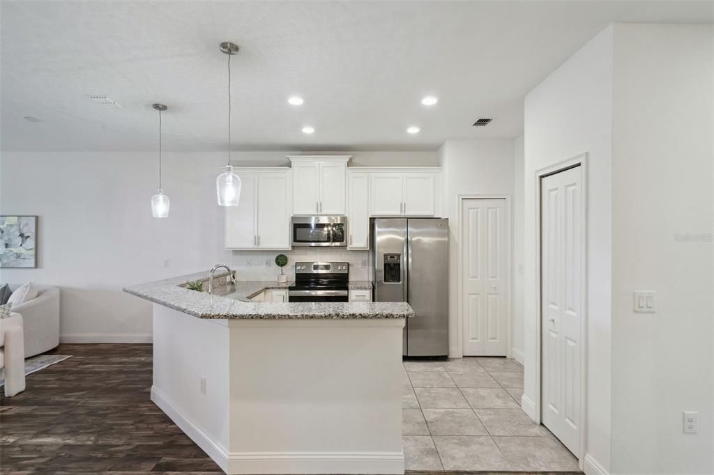 For Sale: $299,000 (2 beds, 2 baths, 1374 Square Feet)