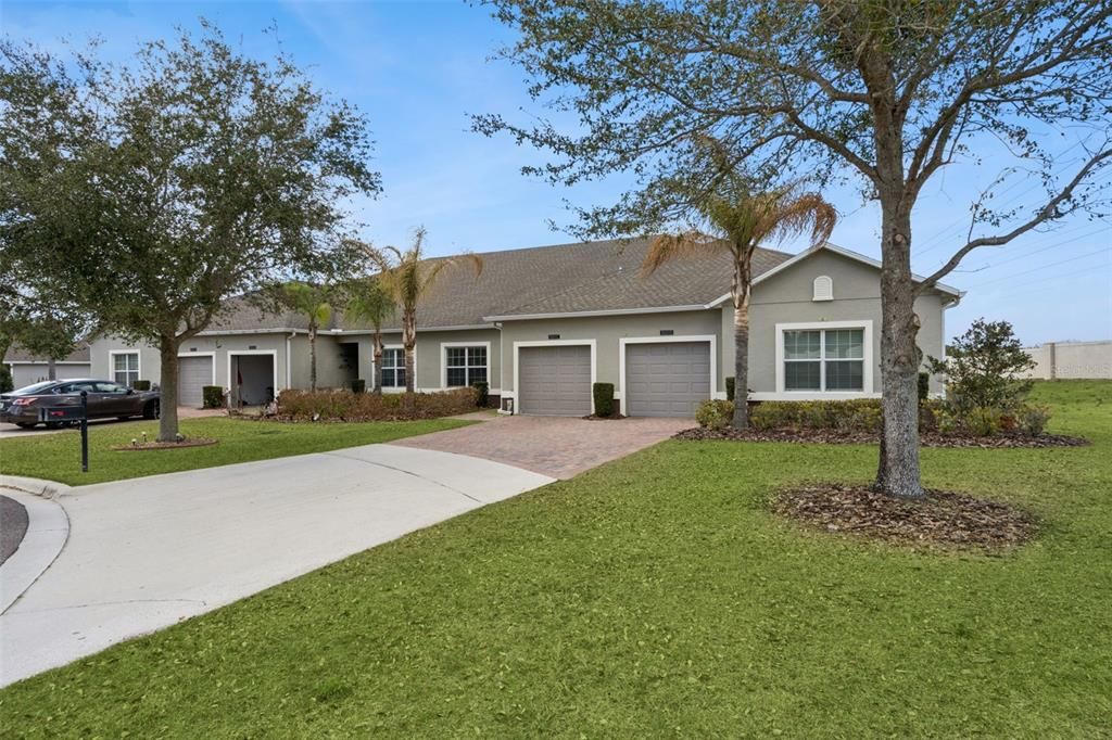 For Sale: $299,000 (2 beds, 2 baths, 1374 Square Feet)