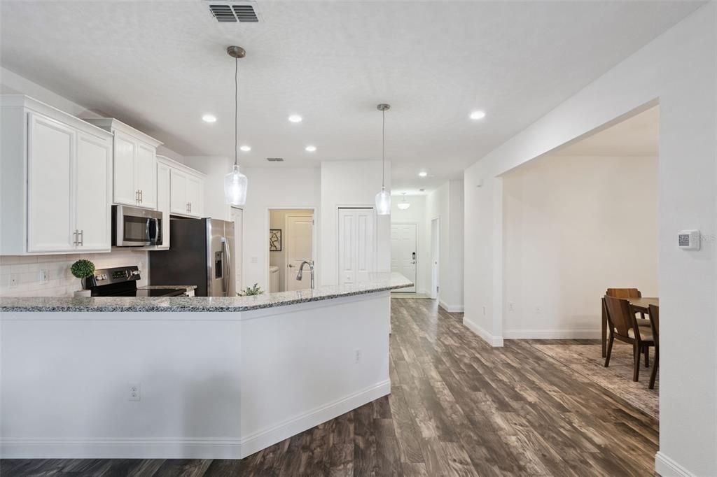 For Sale: $299,000 (2 beds, 2 baths, 1374 Square Feet)