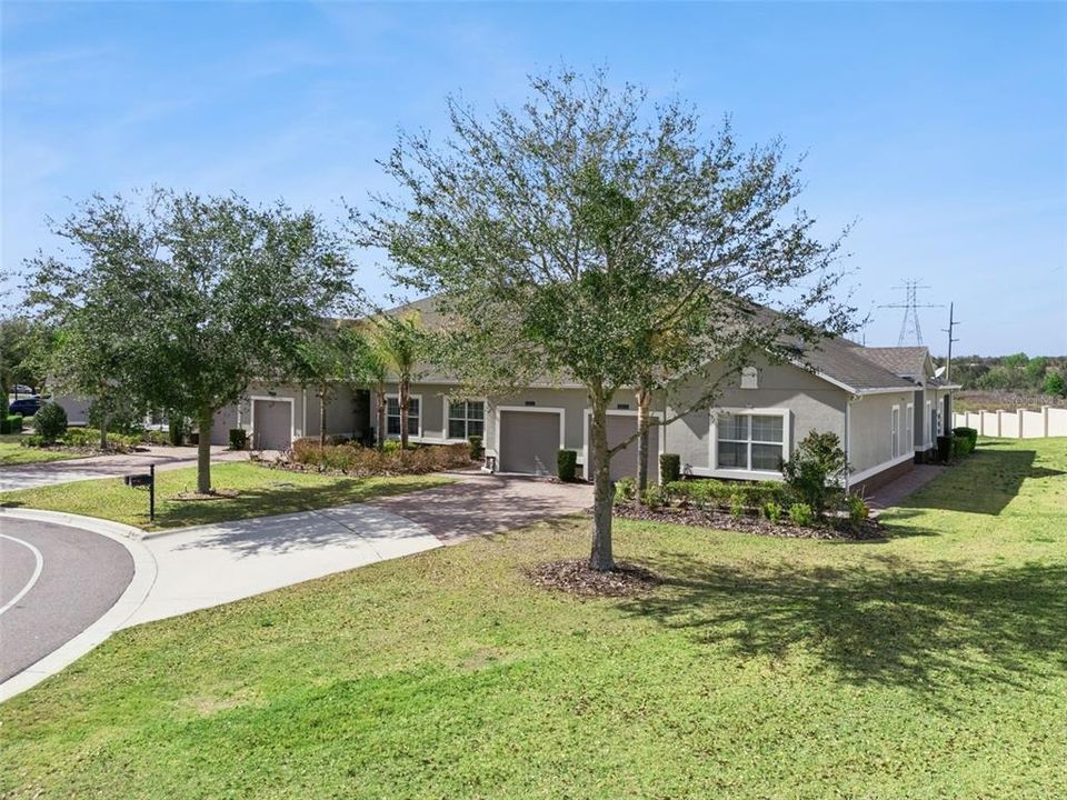 For Sale: $299,000 (2 beds, 2 baths, 1374 Square Feet)