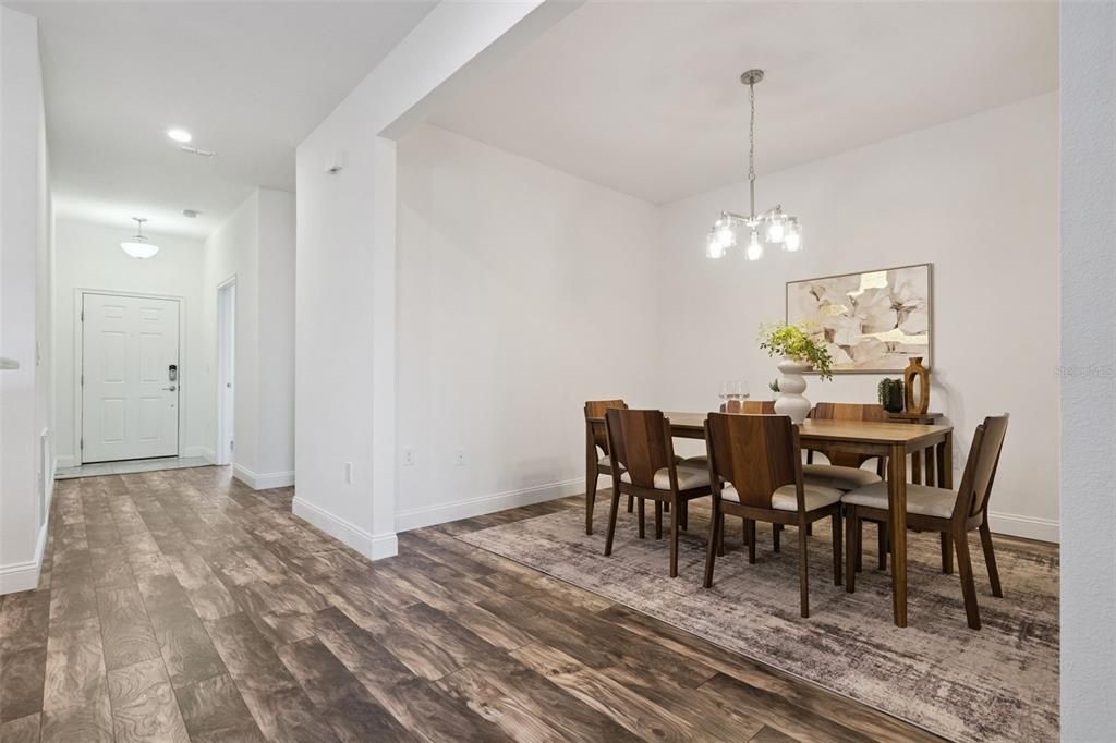 For Sale: $299,000 (2 beds, 2 baths, 1374 Square Feet)