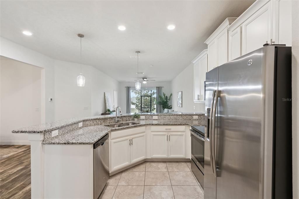 For Sale: $299,000 (2 beds, 2 baths, 1374 Square Feet)