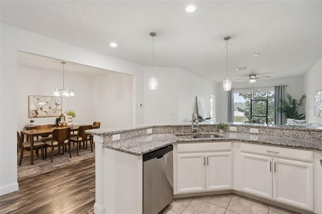 For Sale: $299,000 (2 beds, 2 baths, 1374 Square Feet)