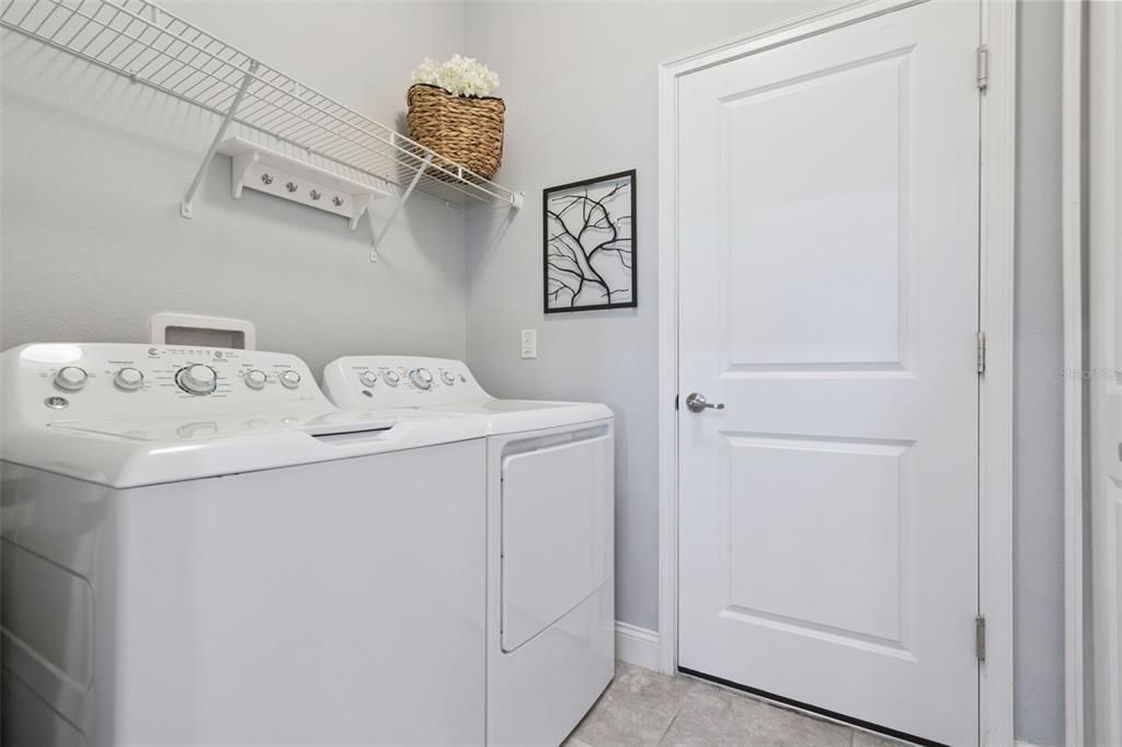 For Sale: $299,000 (2 beds, 2 baths, 1374 Square Feet)